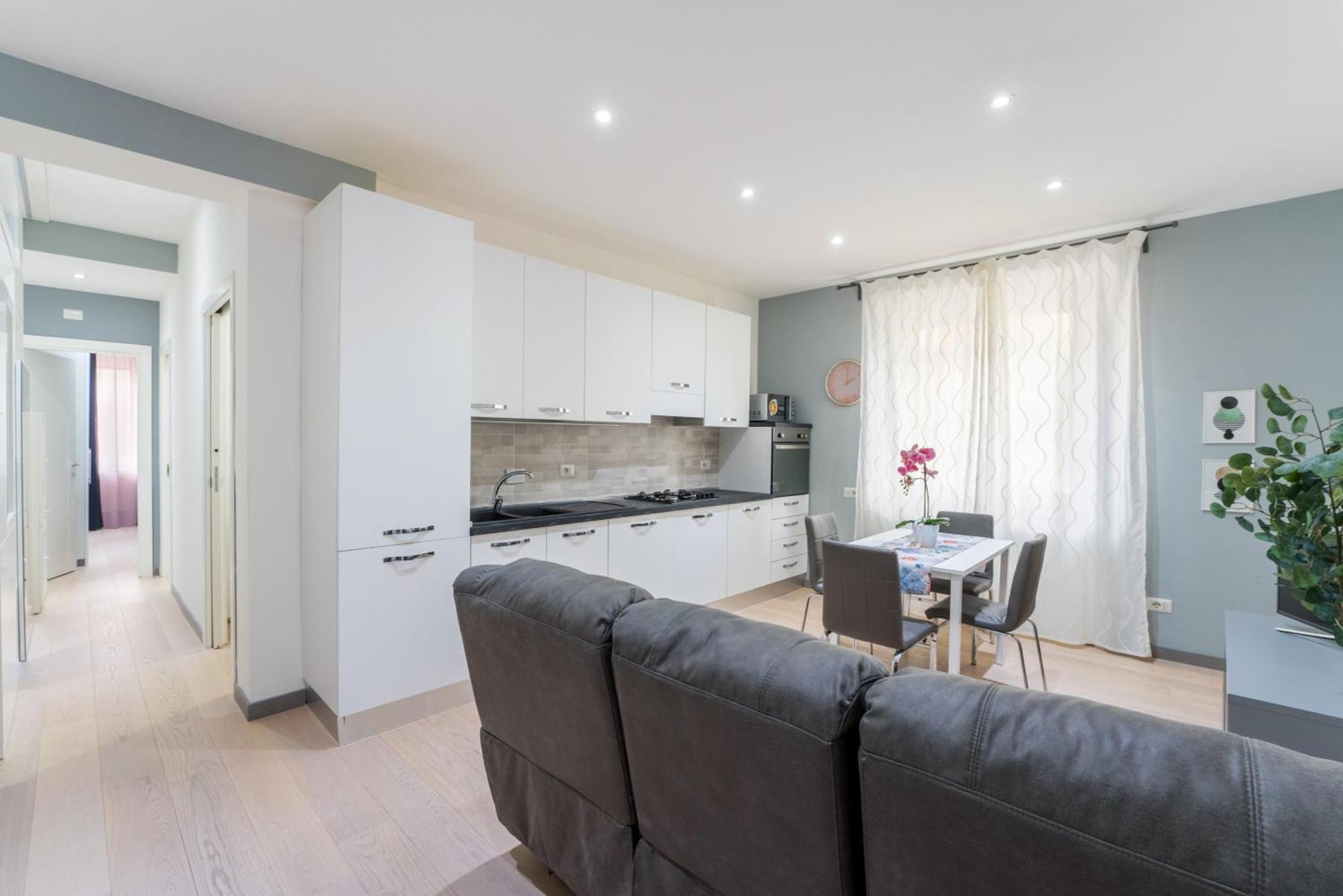 Silver Dream Cornelia, Elegant With Car Park Apartment Rom