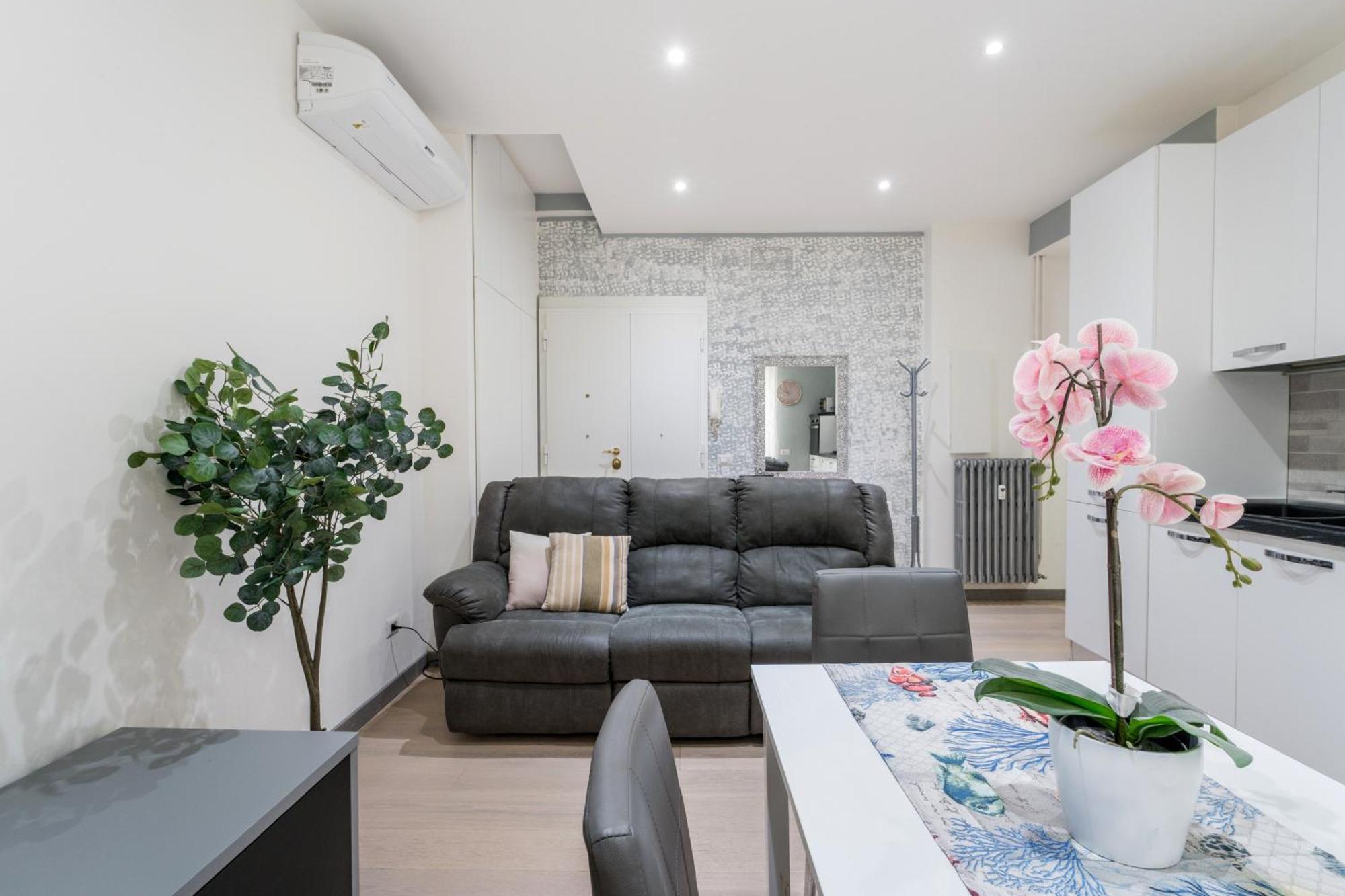 Silver Dream Cornelia, Elegant With Car Park Apartment